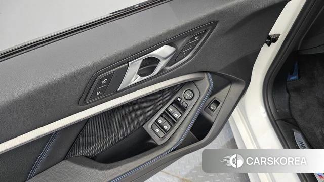 BMW 1 Series (F40) 2023 Белый из Кореи, фото 4