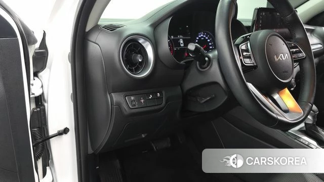 Kia The New K3 2nd generation 2021 Белый из Кореи, фото 4
