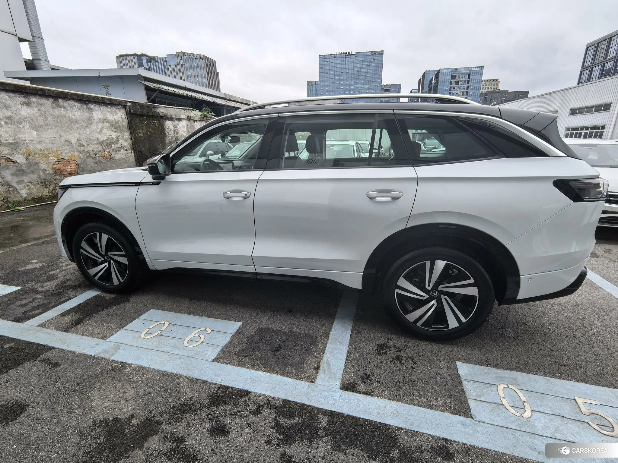 Volkswagen Tavendor 2022 Белый из Китая, фото 4