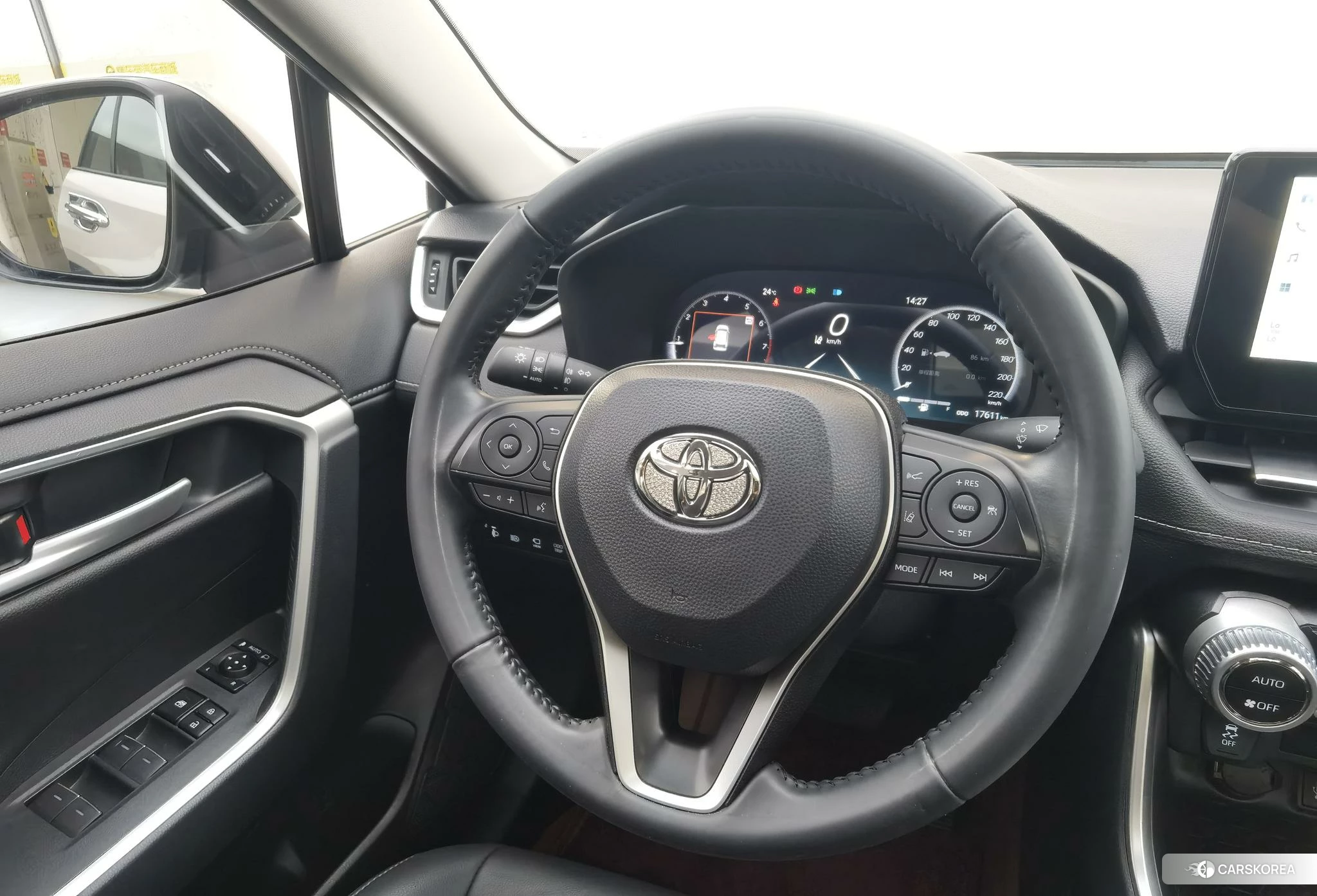 Toyota Wildlander 2023 Серебристо-серый из Китая, фото 4