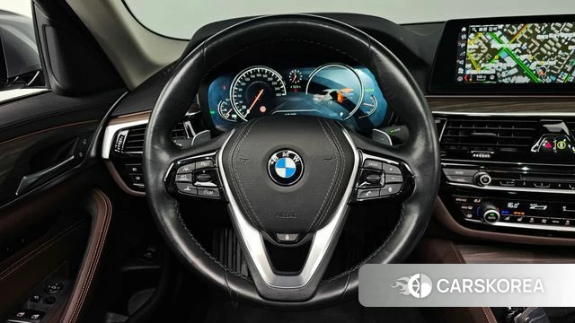 BMW 5 Series (G30) 2018 Серебристо-серый из Кореи, фото 4