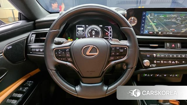 Lexus ES300h 7th generation 2025 Белый из Кореи, фото 4