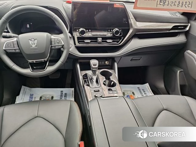 Toyota Crown 2024 Белый из Китая, фото 4