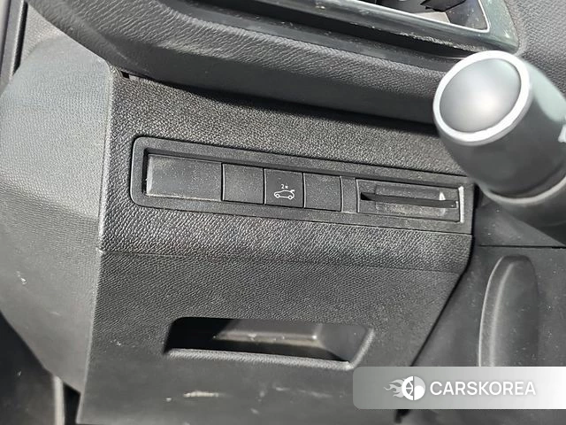 Peugeot 5008 second generation 2018 Белый из Кореи, фото 4
