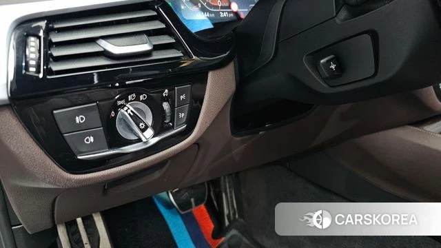 BMW 5 Series (G30) 2019 Белый из Кореи, фото 4