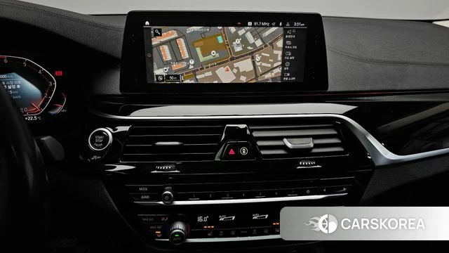 BMW 5 Series (G30) 2019 Белый из Кореи, фото 5