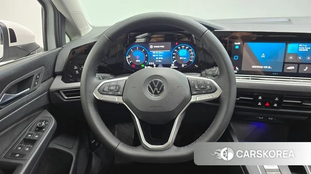 Volkswagen Golf 8th Generation 2022 Белый из Кореи, фото 4