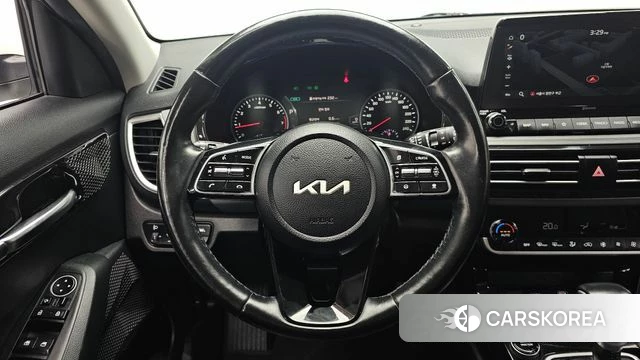 Kia Seltos 2022 Белый из Кореи, фото 5