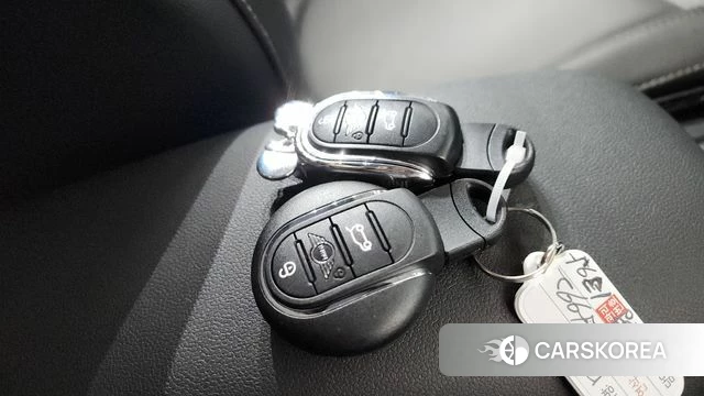 Mini Cooper Clubman 2021 Жемчужный цвет из Кореи, фото 5