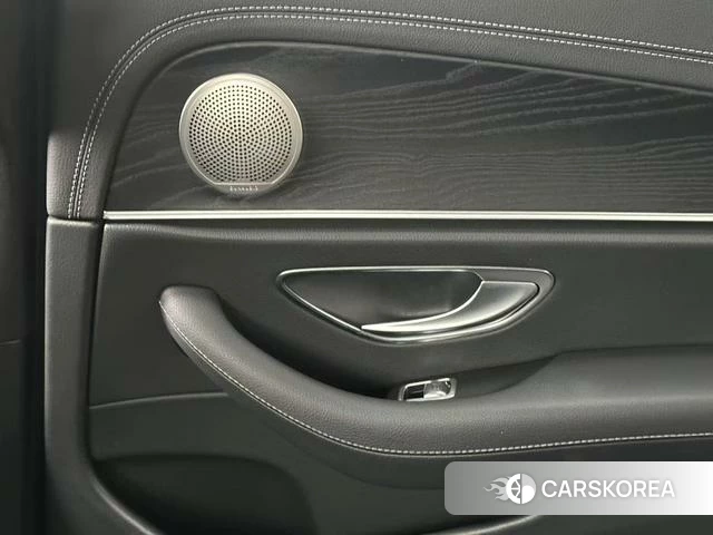 Mercedes-Benz E-Class 2021 Белый из Китая, фото 4