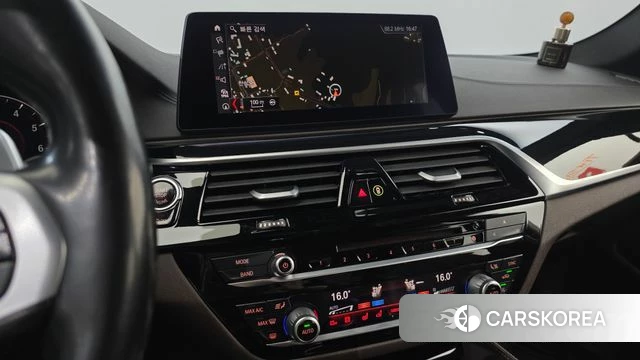 BMW 5 Series (G30) 2019 Серебристо-серый из Кореи, фото 4