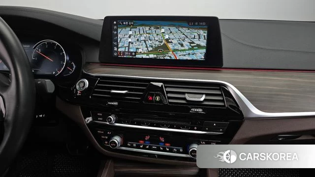 BMW 5 Series (G30) 2018 Белый из Кореи, фото 4