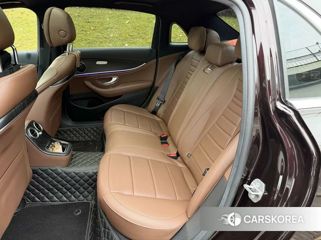Mercedes-Benz E-Class 2022 Коричневый из Китая, фото 4