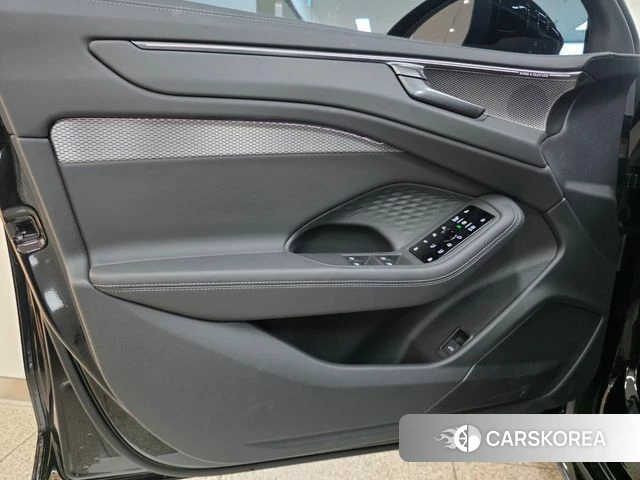 Audi A6 (C9) 2026 Черный из Кореи, фото 4