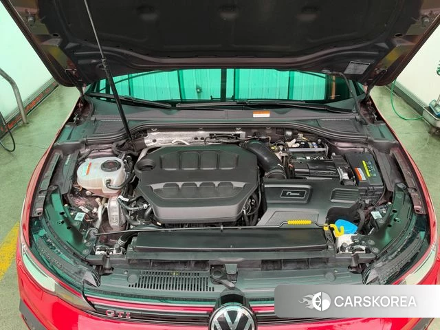 Volkswagen Golf 8th Generation 2025 Красный из Кореи, фото 4