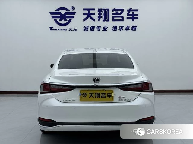 Lexus ES 2024 Белый из Китая, фото 4