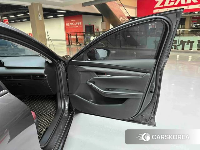 Mazda 3 2024 Черный из Китая, фото 4