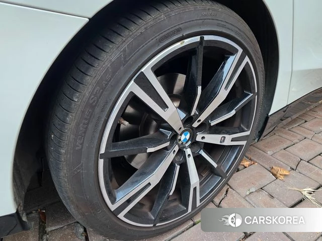 BMW 5 Series (G60) 2024 Белый из Кореи, фото 4