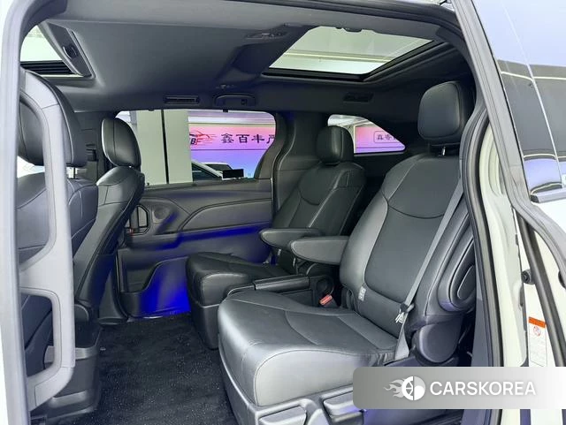Toyota Granvia 2024 Белый из Китая, фото 4