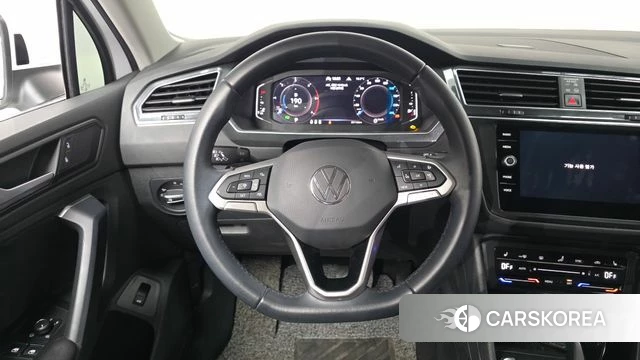 Volkswagen Tiguan second Generation 2023 Белый из Кореи, фото 5