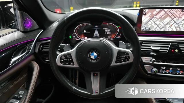 BMW 5 Series (G30) 2023 Белый из Кореи, фото 4
