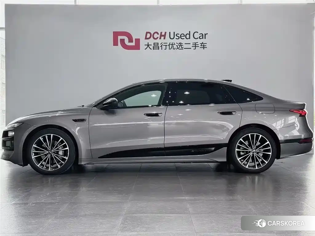 Audi A6L 2025 Silver/gray из Китая, фото 4