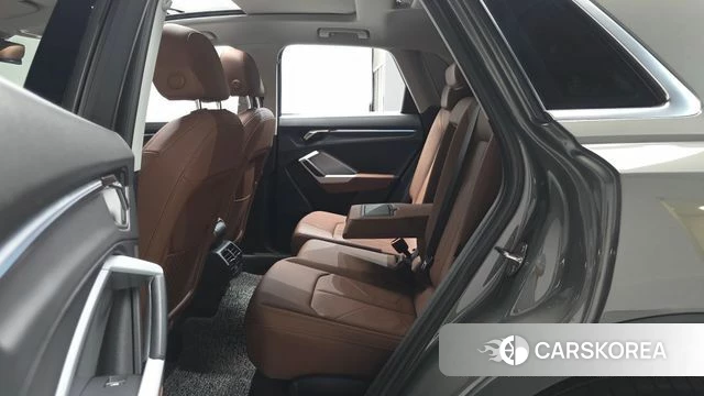 Audi Q3 (F3) 2023 Серый из Кореи, фото 4
