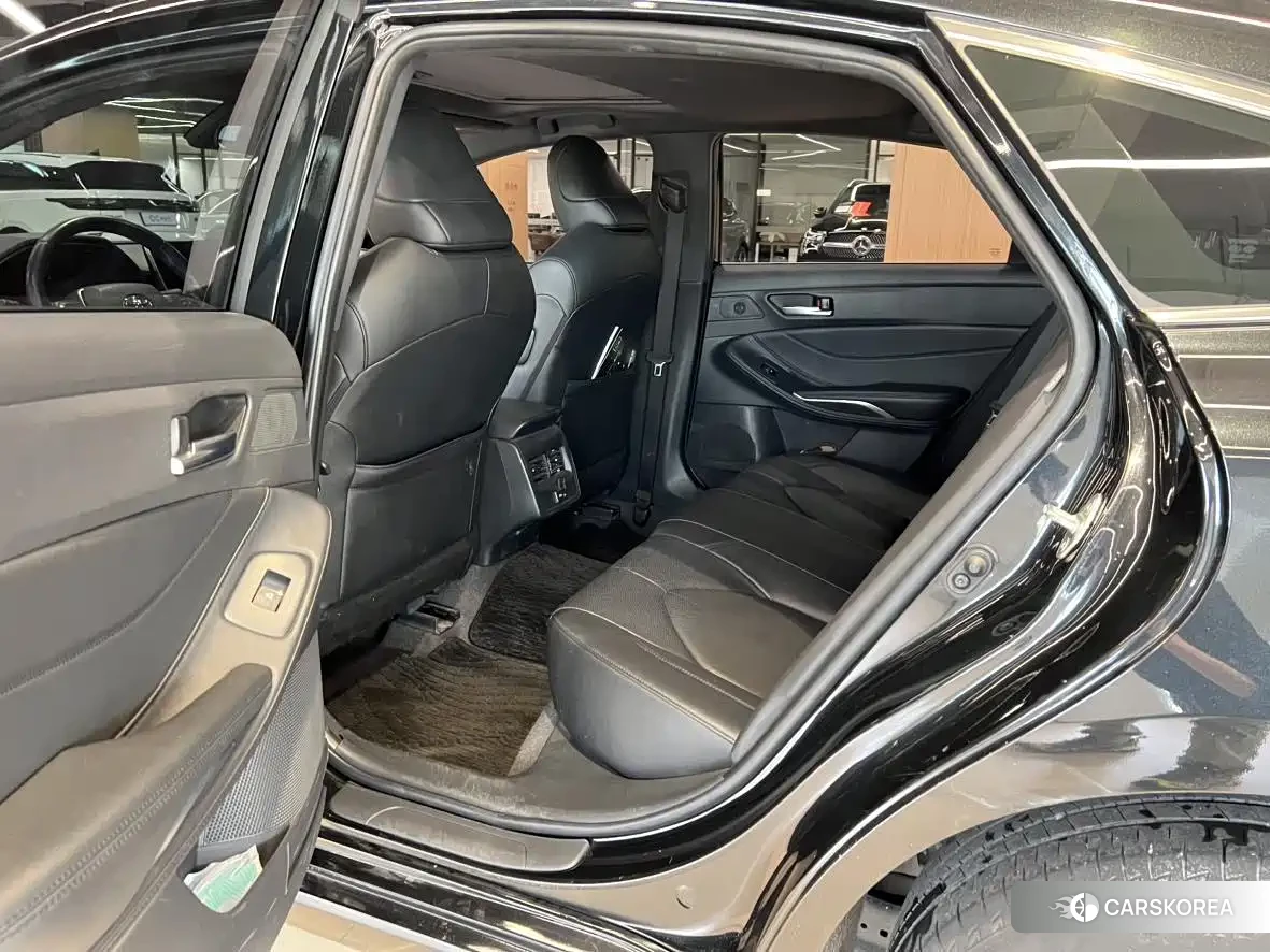 Toyota Avalon 2023 Черный из Китая, фото 4