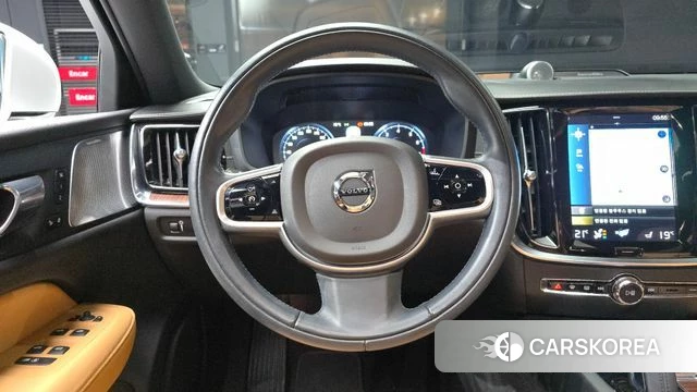Volvo V60 Cross-Country 2nd Generation 2021 Белый из Кореи, фото 4