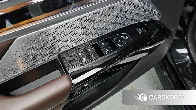 BMW 7 Series (G70) 2023 Черный из Кореи, фото 4