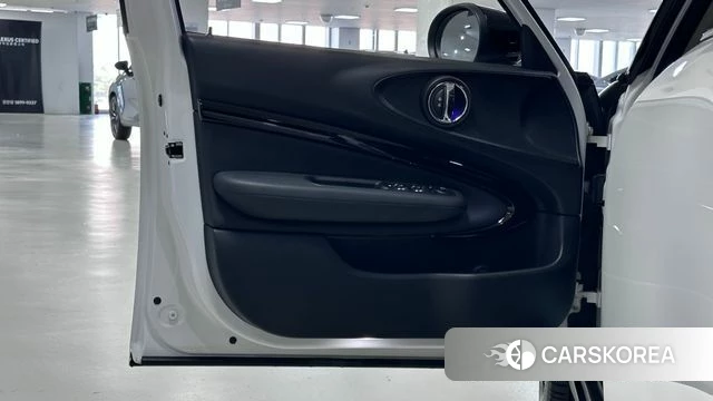 Mini Cooper Clubman 2023 Белый из Кореи, фото 4