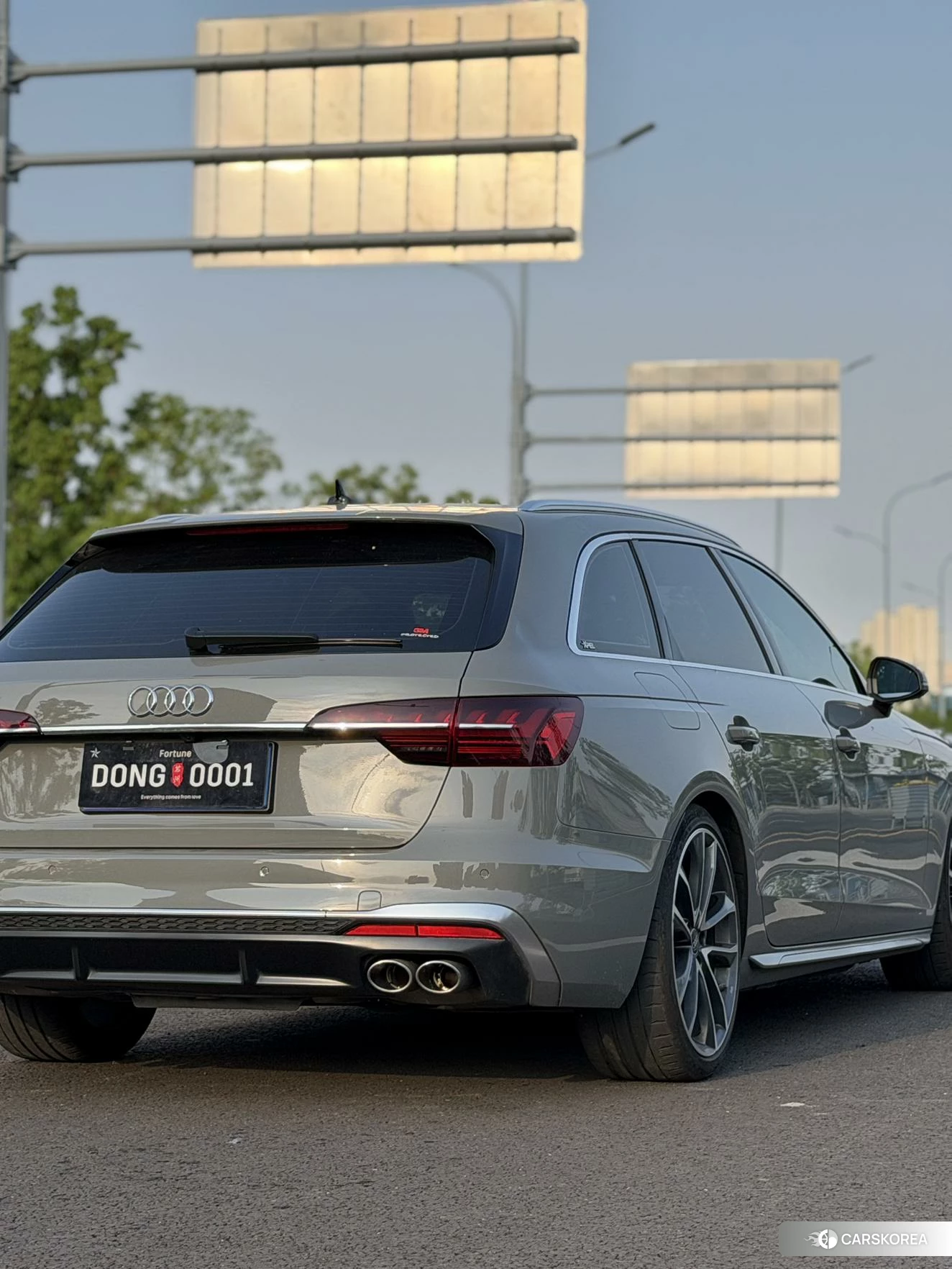 Audi A4L 2021 Темно-серый из Китая, фото 4
