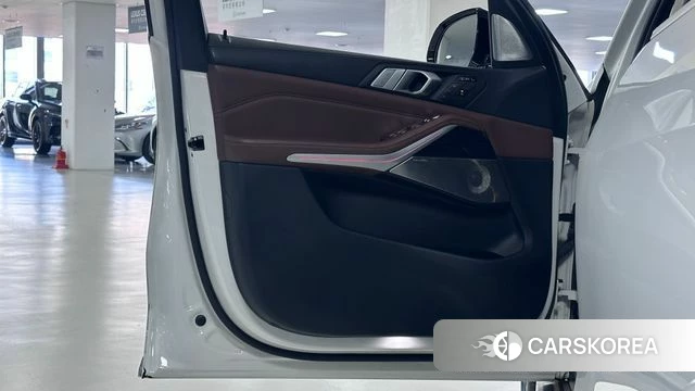BMW X7 (G07) 2021 Жемчужный цвет из Кореи, фото 4
