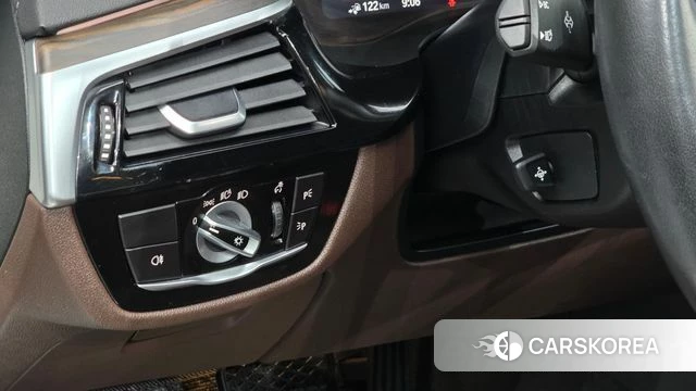 BMW 5 Series (G30) 2020 Белый из Кореи, фото 4