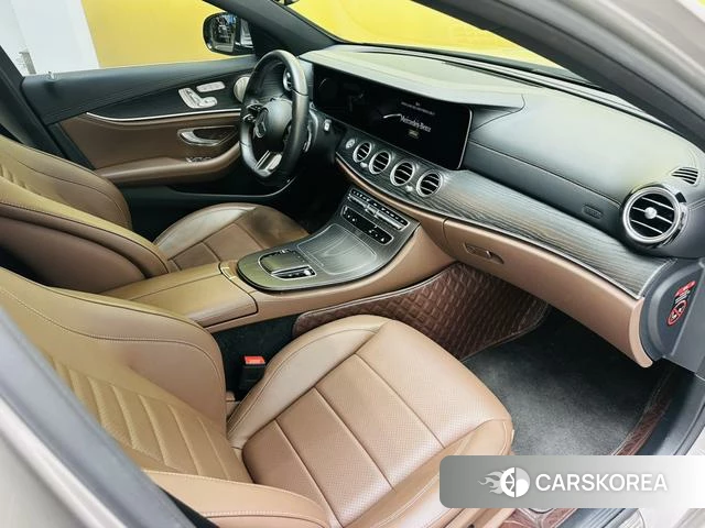 Mercedes-Benz E-Class 2021 Шампань из Китая, фото 4