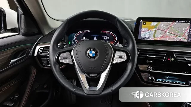 BMW 5 Series (G30) 2023 Белый из Кореи, фото 4