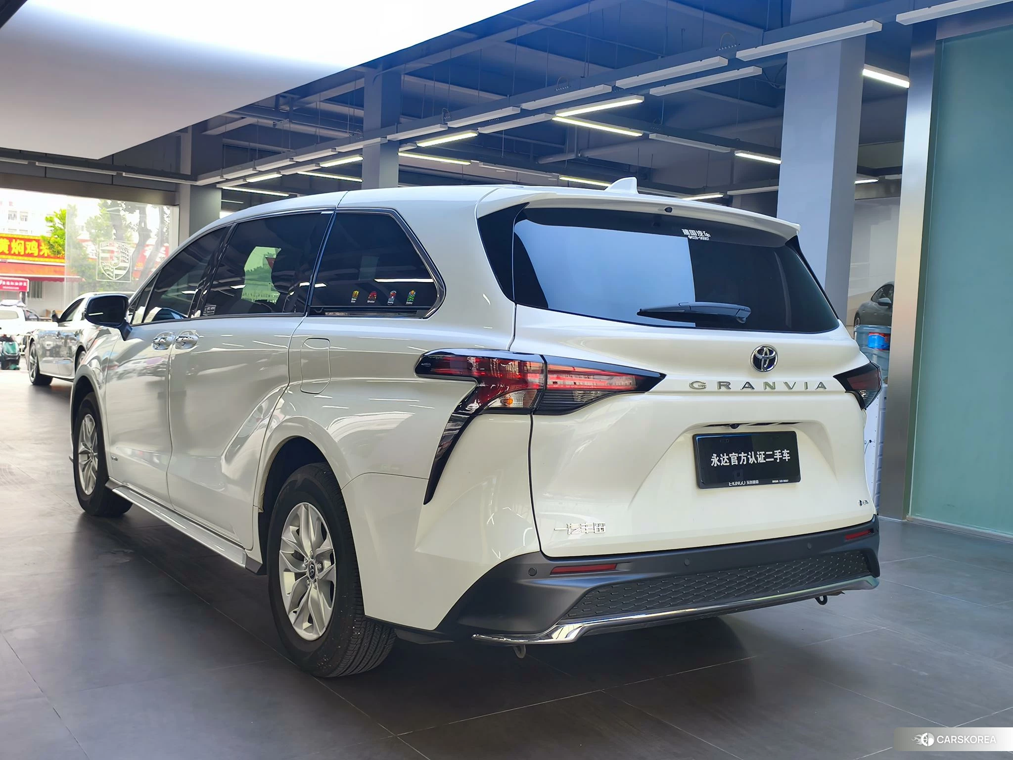 Toyota Granvia 2024 Белый из Китая, фото 4