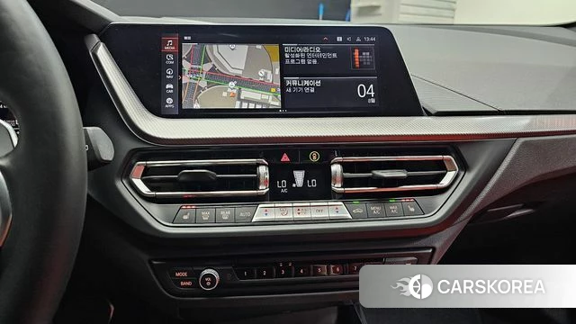 BMW 1 Series (F40) 2024 Черный из Кореи, фото 4
