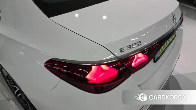 Mercedes-Benz E-Class W214 2026 Белый из Кореи, фото 4