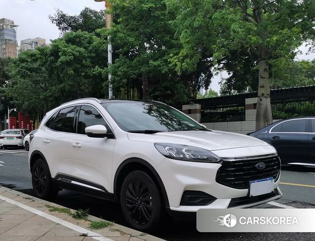Ford Escape 2023 Белый из Китая, фото 4