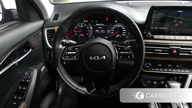 Kia Seltos 2022 Белый из Кореи, фото 4