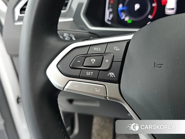 Volkswagen Tiguan second Generation 2022 Белый из Кореи, фото 4