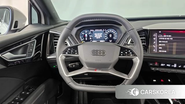 Audi Q4 e-Tron (F4) 2025 Белый из Кореи, фото 4