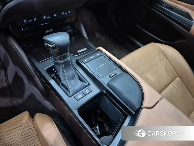 Lexus ES300h 7th generation 2019 Белый из Кореи, фото 4
