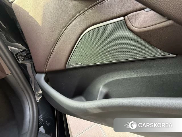 BMW 5 series 2023 Черный из Китая, фото 4