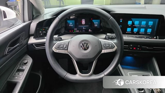 Volkswagen Golf 8th Generation 2022 Белый из Кореи, фото 4
