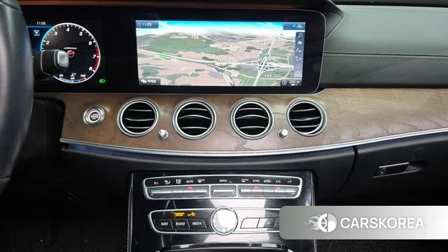 Mercedes-Benz E-Class W213 2020 Серебристо-серый из Кореи, фото 4