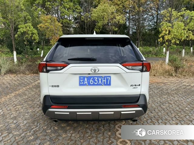 Toyota RAV4 2022 Белый из Китая, фото 4