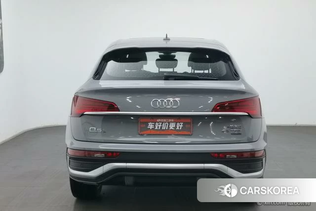 Audi Q5L 2022 Темно-серый из Китая, фото 4