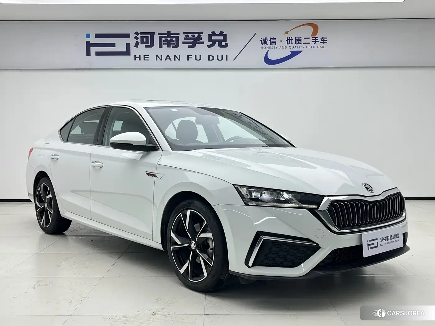 Skoda Octavia 2024 Белый из Китая, фото 4